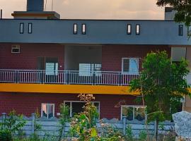 Lazy Daisy Meadows R1 โรงแรมในGolhalli