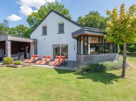 Holiday Home in Nadrin Filly with Garden, Hotel in Filly