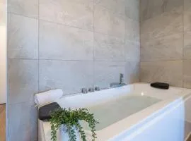 Estudio con jacuzzi y vistas al mar