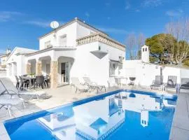 Piscina, mar y centro – Casa ideal para familias