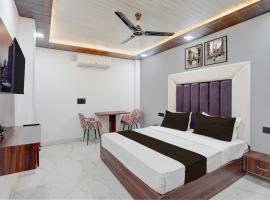Hotel O Tuesday Suites โรงแรมในIndirapuram