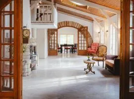 Aile château de Saint-Sarnin pour 10 personnes avec piscine