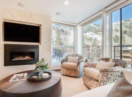 Ski-in Ski-out Renovated 3BR Aspen Condo, khách sạn ở Aspen
