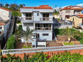 The Gray House, Hotel in Bicas