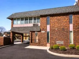 The Queen B Motel, Detroit-Warren