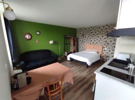 Le chouette studio, Hotel in Châteauthébaud