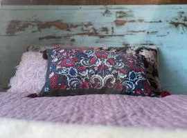 Chaloupka v lese u Kutné Hory