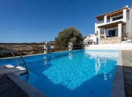 Cycladic Two bedroom House With a Shared Pool