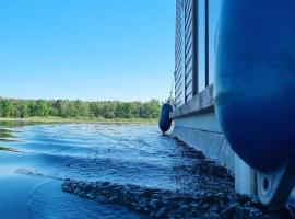 Hausboot Havelrobbe, hotel em Brandenburg an der Havel