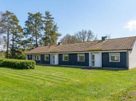 8 Bedroom Amazing Home In Jämshög, hotel a Jämshög