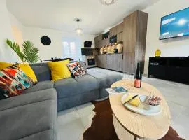 Le Vieux Bourg Apartment 2, Stylish 2 bedroom Apt, Cycle & Ski Holidays