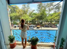 Coastal Nomad Ocean View Stay - 1 or 2 Rooms, alojamiento con cocina en Ban Pak Khlong Phe