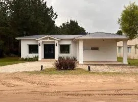 Casa con parque y pileta en Costa Esmeralda