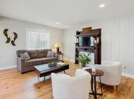 2BR House in Town with Laundry, WiFi, Pond