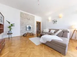 Romantic Fireplace Apartment