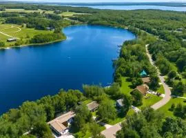 Lakefront 3 Bedroom Retreat on Susan Lake-5 minutes from Charlevoix