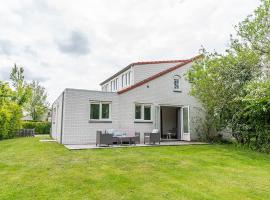 Bungalow Noorderlicht on Texel with large garden, hotel v destinaci De Cocksdorp