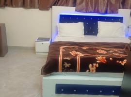 Hotel New Mandpam, hotelli kohteessa Orai