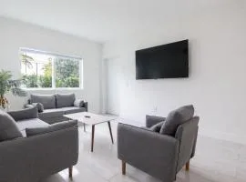 Modern 3BR Getaway 4 Beds with Free Parking Included