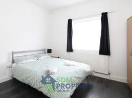 Pebbles Guest House - Flat 1