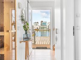 Schwimmendes Haus Hygge Olpenitz, hotel di Olpenitz