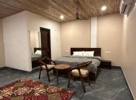 Hotel woods villa, hotel v destinaci Bhucho