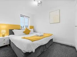 Comfort 5 Bedrooms, Sleeps 10, Free Parking, Near NEC & Airport, Contractors