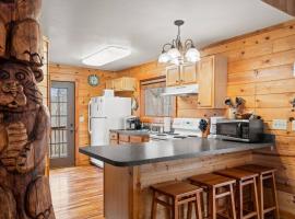 Beary Cozy- No Pet Fee, Hot Tub, Fireplace, WiFi, hotel a Slade