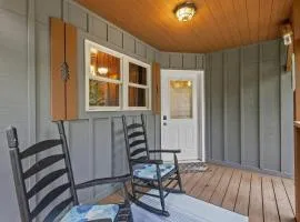 Snuggle Inn- Pet Friendly, Hot Tub, Private Hiking