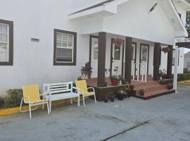 Caribbean Haven Retreat lifestyle, Hotel in George Town