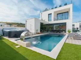 Paradise Villa, luxury villa near the beach