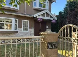 Cozy 2BR in West Side Kitchen Airport