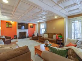 Mtn-View Balcony! All-Season Apt Near Jim Thorpe, hotel di Nesquehoning