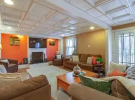 Mtn-View Balcony! Convenient Apt Near Jim Thorpe