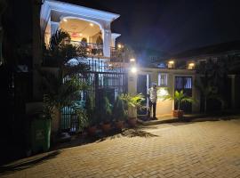 Trevors Home Place, hotel en Egbe