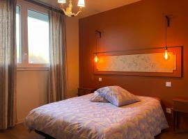 Maison Mambo, hotel em Lucé