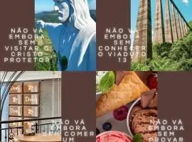 Casa térrea, cercada, na cidade do Cristo