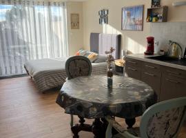 Studio pour 2 personnes à Tonnay Charente: Tonnay-Charente şehrinde bir otel