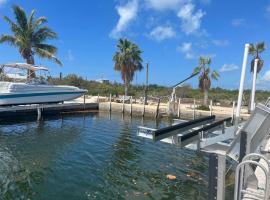 Treehouse Private Village at Barnacle Resort, hotelli kohteessa Big Pine Key