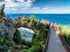 Above Mustang Condos, hotel en Mackinac Island