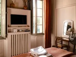 Maison Sumiane - Maison d hotes et locations avec piscine