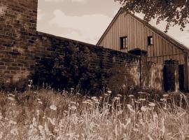 Landhauswolfsruh - Historischer Dreiseitenhof in Brandenburg - Sauna - Familie-Freunde-Retreat, hotel i Großwoltersdorf