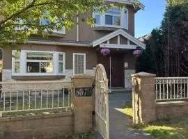 Cozy 1-BR Suite in West Side Kitchen Airport