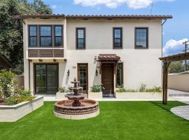 Luxurious Pasadena Home w Parking & Near Old Town, hotel sa Pasadena