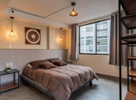 Sunny condo with rooftop in Roma Norte, Hotel in Mexiko-Stadt