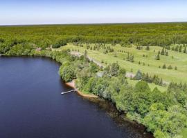 Cabin #3 On Barker Lake, ξενοδοχείο σε Winter