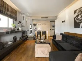 Deluxe boutique suite , jacuzzi, private parking, fireplace