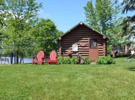 Cabin With Private Beach โรงแรมในWinter
