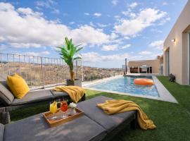 Villa Trilux, Infinity Pool, Jacuzzi, BBQ, hotelli kohteessa Salobre