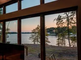 Newly Renovated, Cozy Mid-Lake Cabin Sleeps 10